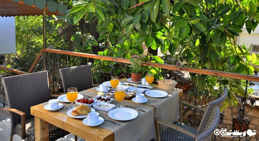 رستوران فضای باز هتل میا